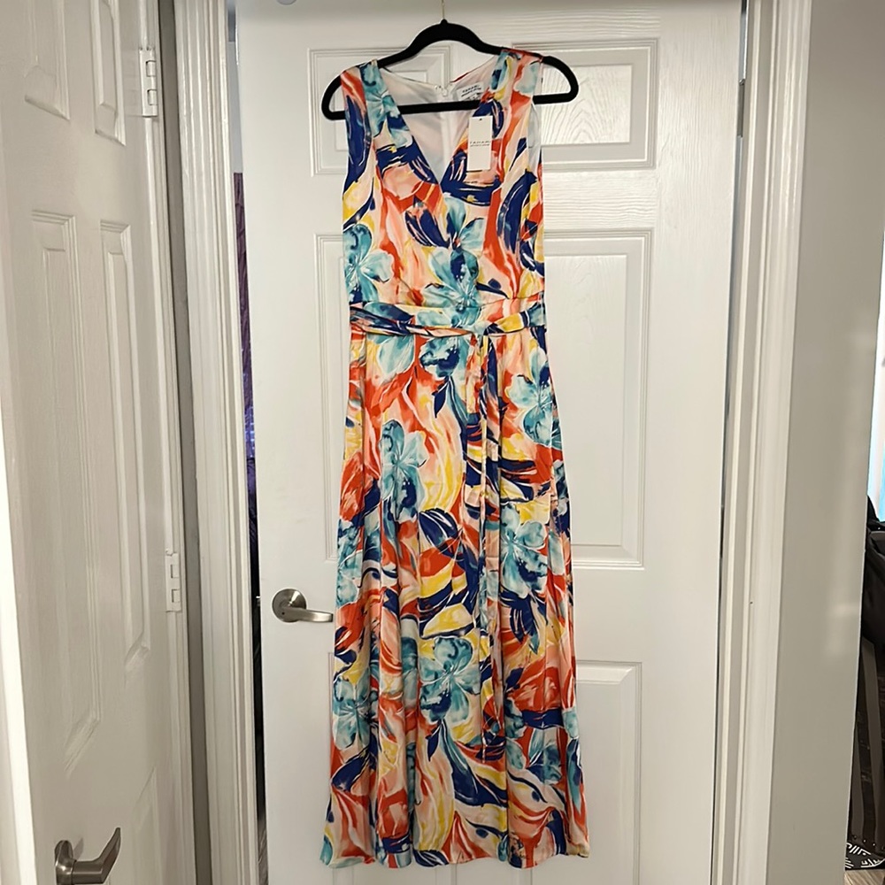 Tahari long sleeveless floral print dress NWT